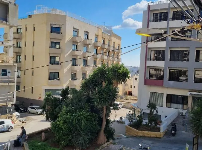 Korzo Paceville San Julián