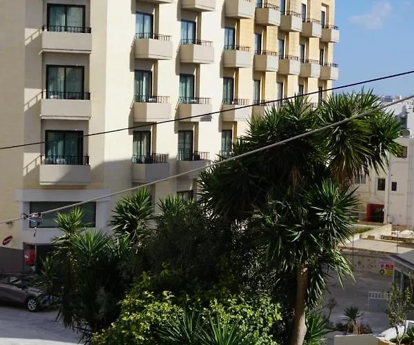 Korzo Paceville San Julián